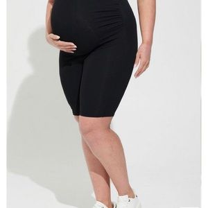 Torrid 9” maternity bike shorts